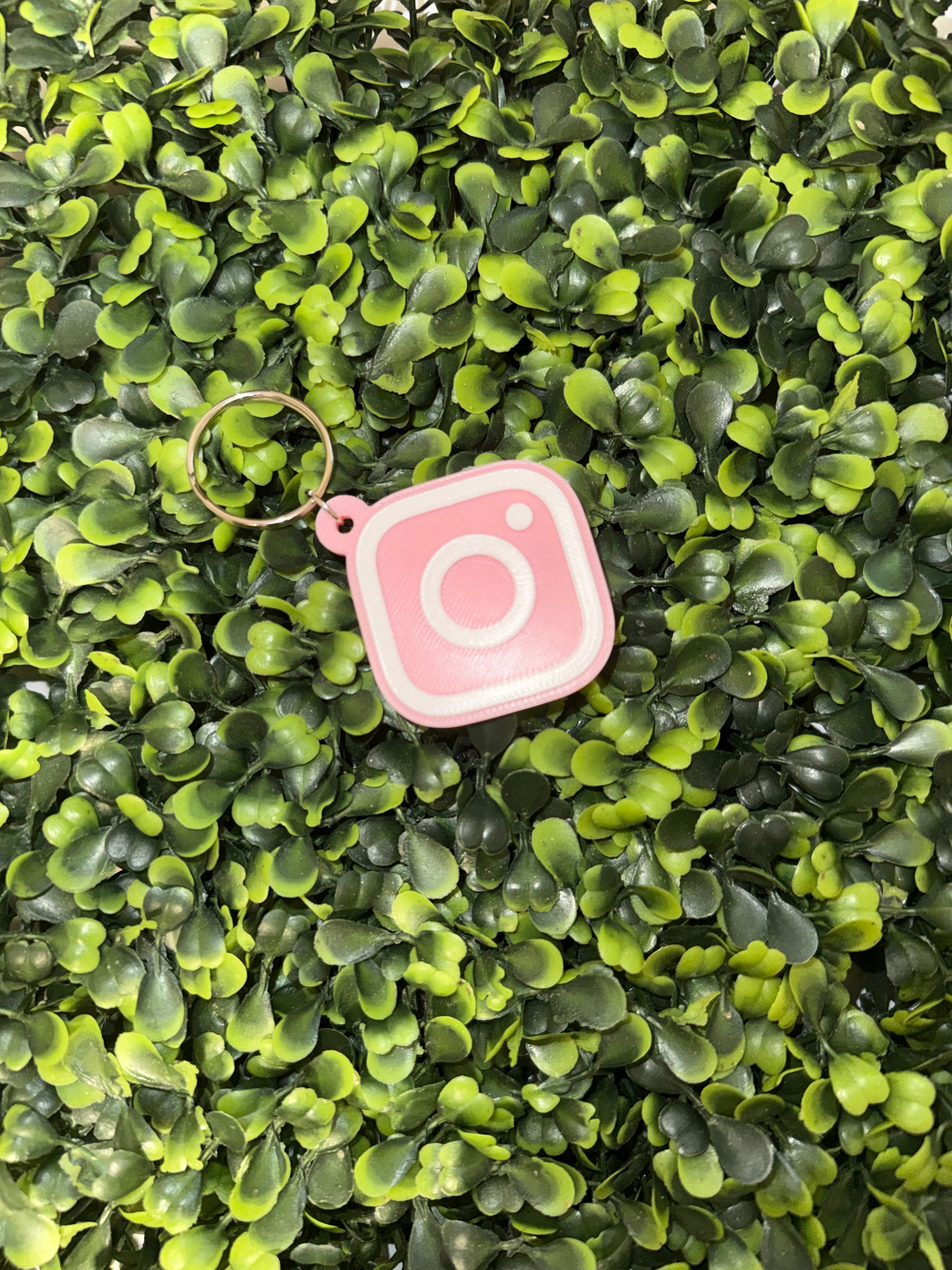 Custom NFC Instagram Keychain | Tap-to-Share Social Media Keychain | Personalized 3D Printed NFC Smart Keychain